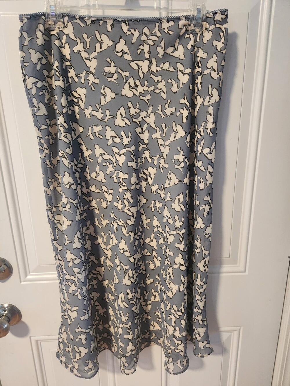 Nordstrom Rack Size Large Blue and Cream Floral Maxi Skirt